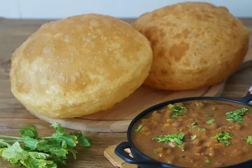 Meethe Chatkare Chole Bhature