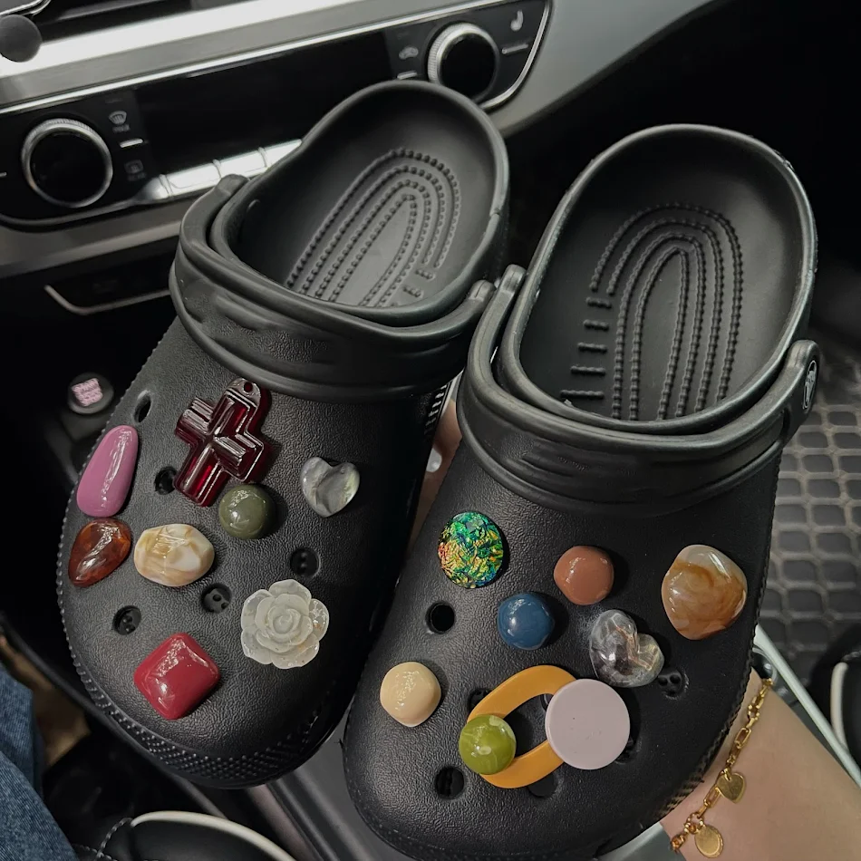 Schoengespen met ruwe stenen kruis, schoenaccessoires, robuust, stijlvol, uniek, voor het personaliseren van schoenen, duurzaam.