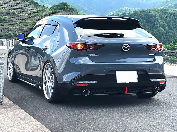 MAZDA3のマツダ3ファストバック・台風に気をつけて下さい・台風14号・20インチタイヤホイールに関するカスタム事例の投稿画像3枚目