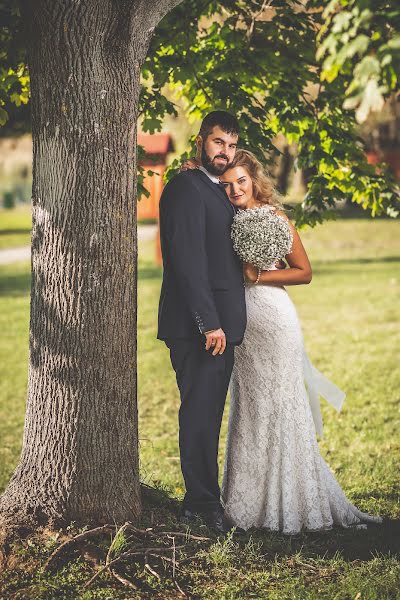 Svadobný fotograf Péter Gábor Lőrincz (lorinczfoto). Fotografia publikovaná 12. septembra 2021