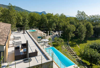 Villa avec piscine et terrasse 3