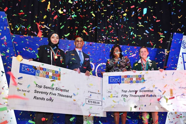 IN THE MONEY: Senior Eskom Expo international science fair 2019 winner Iqra Faki, left, of Star College in Cape Town with Eskom Expo executive director Parthy Chetty, Krishnie Naidoo and top junior Eskom Expo ISF 2019 winner Abigail Bloem of Eunice Secondary School in Bloemfontein