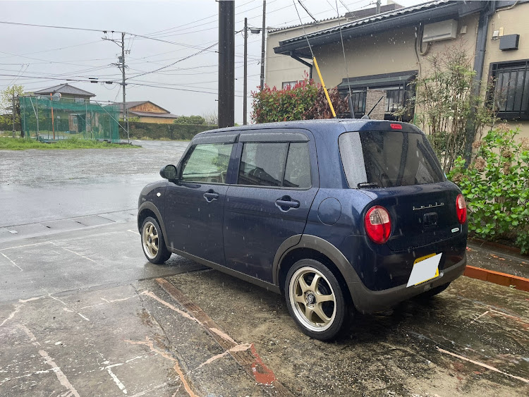 M4 クーペの雨の中でも・いつも通りの洗車・洗車しても雨の中動かすに関するカスタム事例の投稿画像1枚目