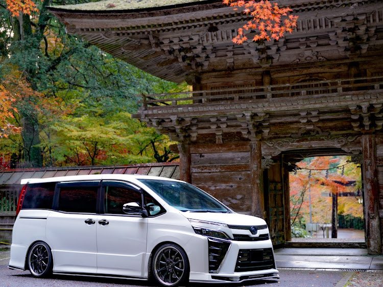 ヴォクシーの大矢田神社・🍁紅葉🍁・紅葉ハンター・大矢田もみじ谷・岐阜県美濃市に関するカスタム事例の投稿画像1枚目