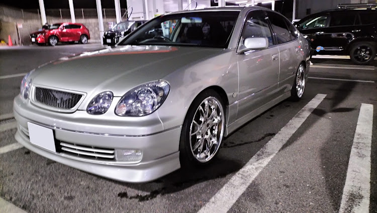アリストのアリスト JZS161・2JZ-GTE・シルバーメタリックの魅力・スポットライト映え・夜行性カメ活に関するカスタム事例の投稿画像1枚目