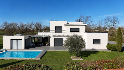 Villa with pool and terrace 2