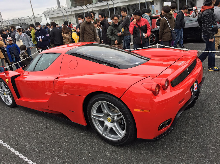DAI-KOOさんが投稿したイラスト・エンツォフェラーリ・色鉛筆・Ferrariに関するカスタム事例の投稿画像3枚目