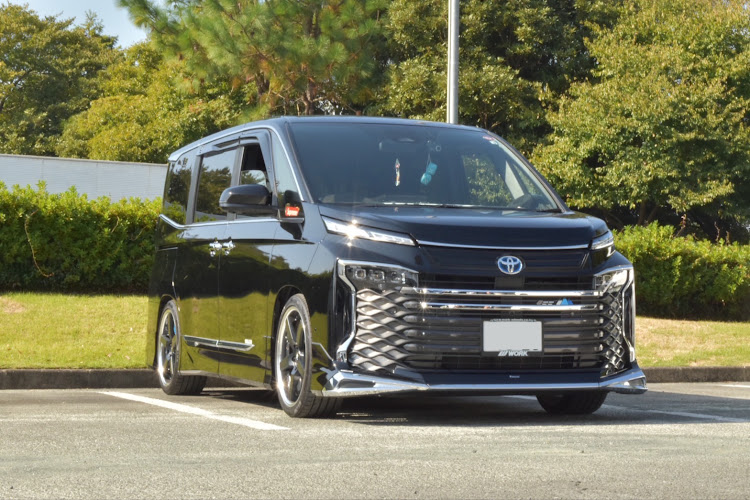 ヴォクシーの90ヴォクシー・ZWR90W・オフ会・浜松フラワーパーク・90限定オフ会に関するカスタム事例の投稿画像6枚目