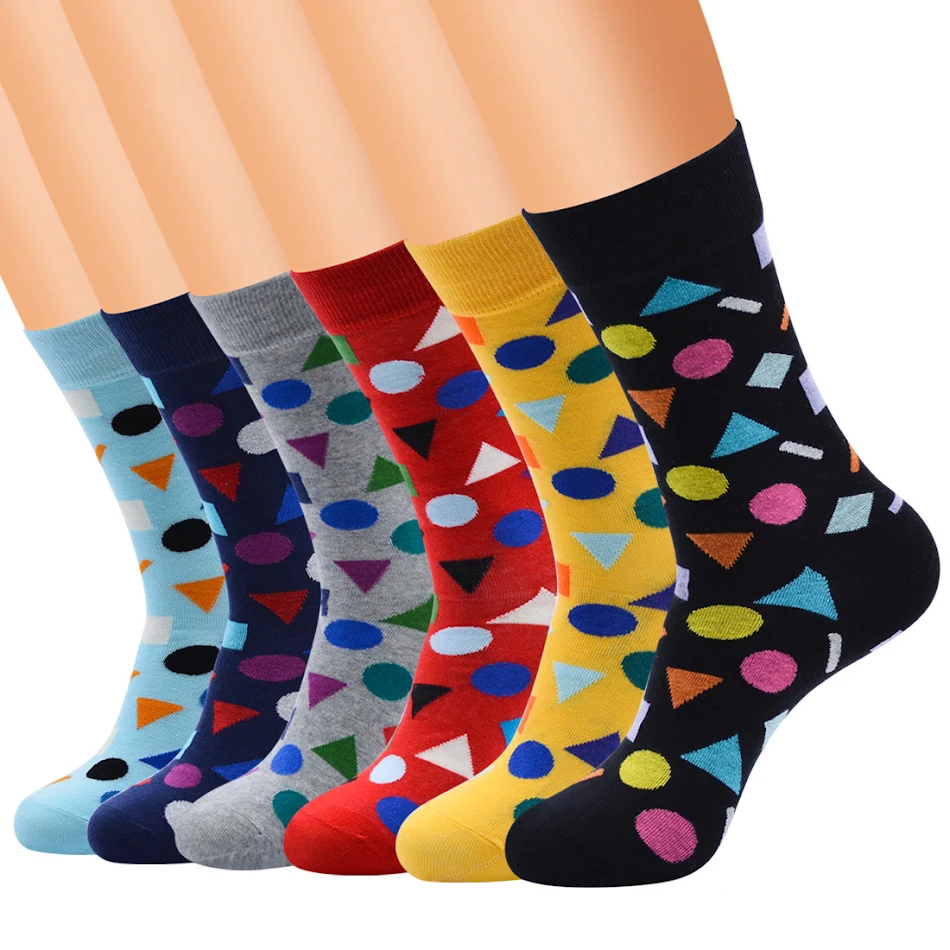 Chaussettes longues homme en coton à motifs géométriques et couleurs contrastées, confort et style pour toutes occasions.