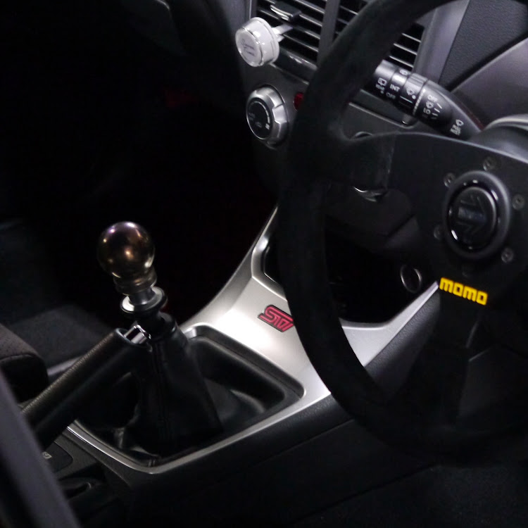 インプレッサ WRX STIのステアリング交換・ドライブ・シフトノブ交換に関するカスタム事例の投稿画像3枚目