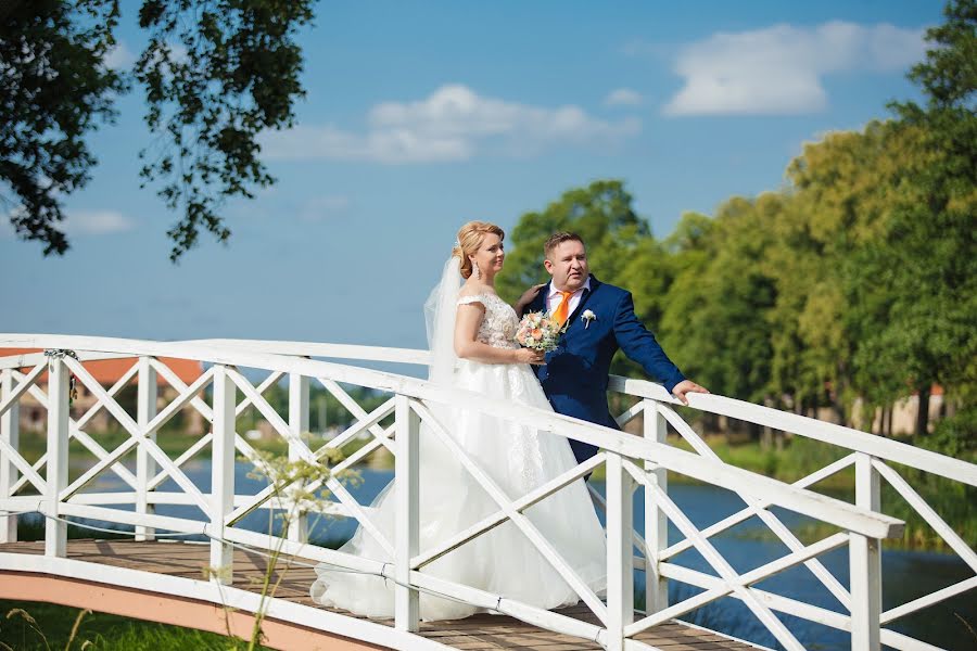 Fotografo di matrimoni Emma Kuzina (emmakuzina). Foto del 17 febbraio 2020