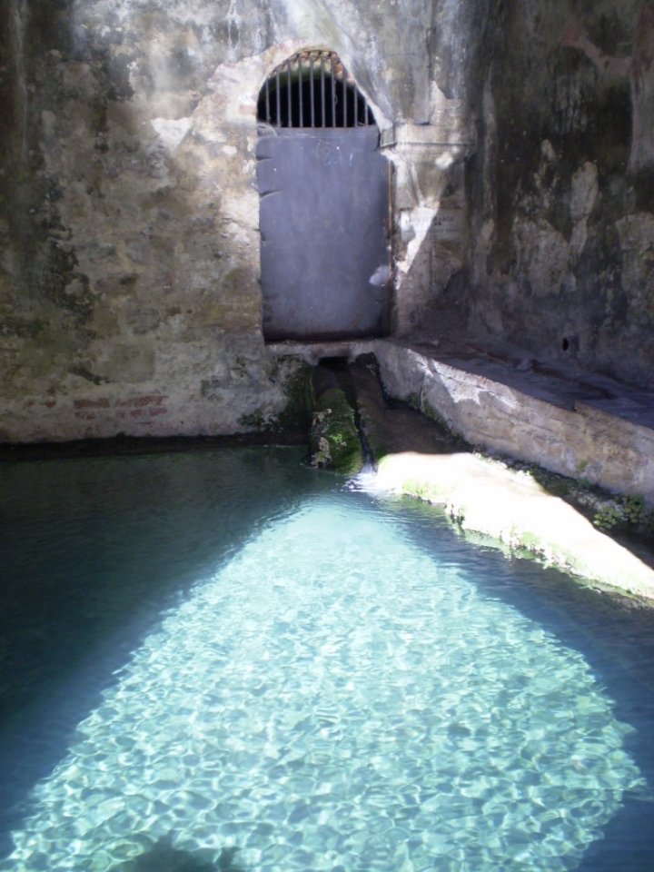 Porta per i bottini di Siena. di Miraj