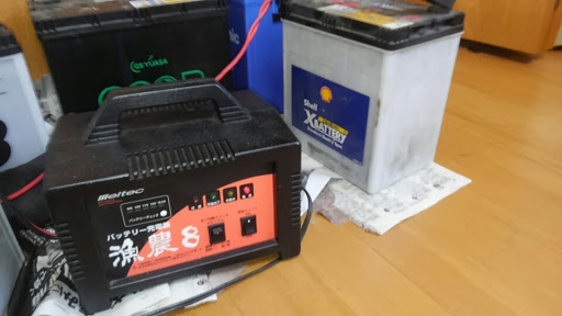 アルトワークス Ha21sのバッテリー充電 バッテリー充電器 バッテリー死亡 バッテリー上がり 裏技 に関するカスタム メンテナンスの投稿画像 車 のカスタム情報はcartune