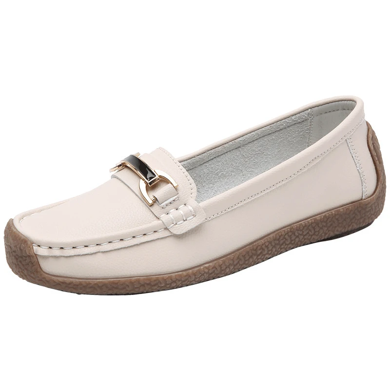 Mocassins plus size com superfície macia e confortável, perfeitos para o uso diário. Sinta o conforto e a elegância em cada passo.