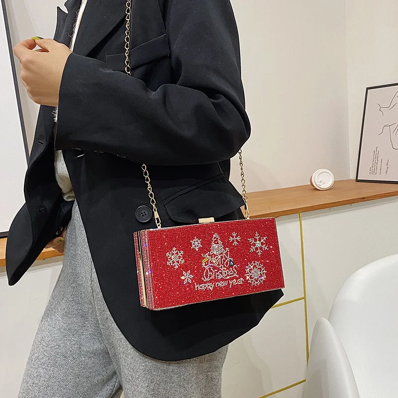 Sac à bandoulière incliné avec chaîne pour femmes européennes et américaines, style tendance et pratique pour un usage quotidien et les sorties.