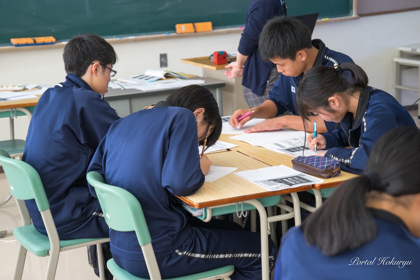 感想をまとめる生徒さん達