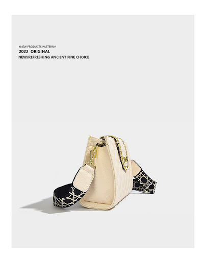 Title 6, Solid Color Diamond Chain Shoulder Bag A stylis...