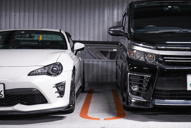 86の低いようで低くない丁度良い高さ・一眼レフ・86・86BRZに関するカスタム事例の投稿画像1枚目