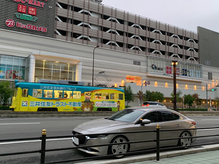 MAZDA3のチン電・出勤前撮影に関するカスタム事例の投稿画像1枚目