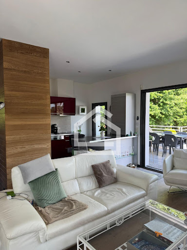 House with pool and terrace 4