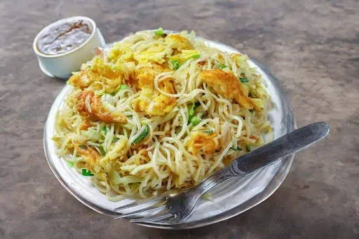 Egg Chowmein [Serves 1]