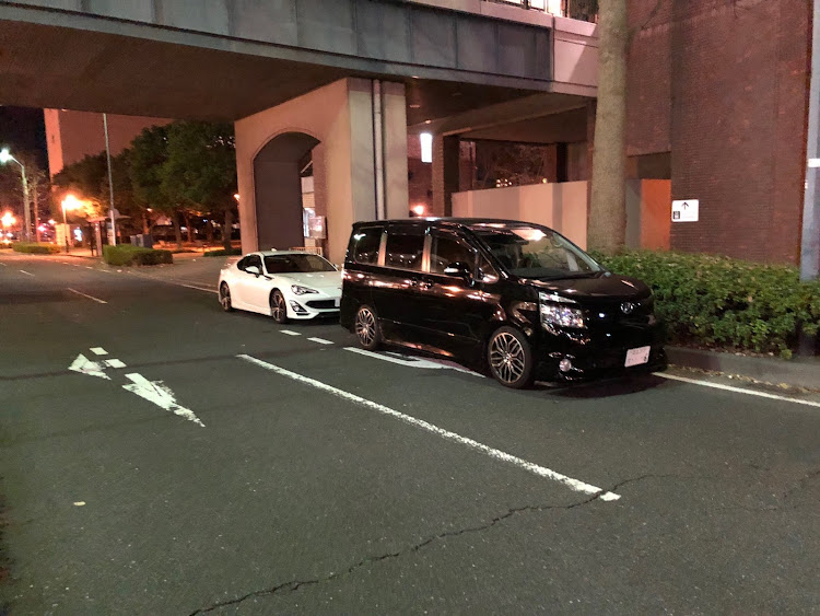 ヴォクシーの夜のドライブ・先輩とコラボに関するカスタム事例の投稿画像5枚目