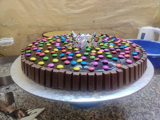 KitKat Gems Chocolate Cake