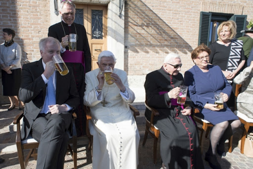 Benedikt XVI ugostio prijatelje za svoj 90 rodjendan