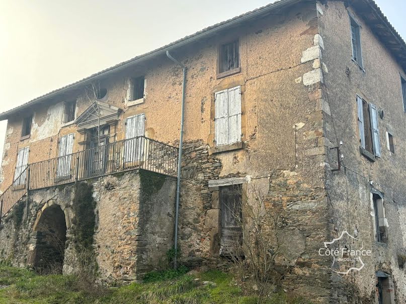 Vente maison  250 m² à Saint-Santin-de-Maurs (15600), 35 000 €