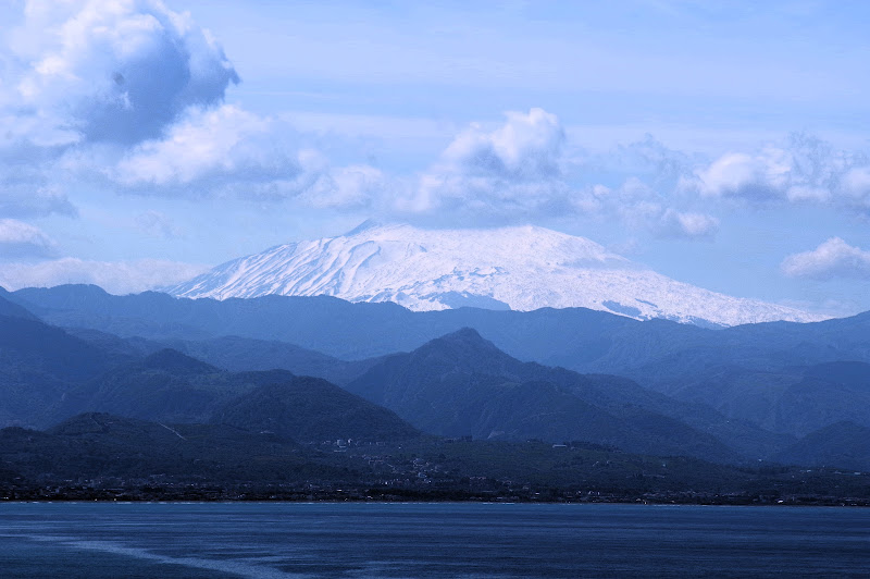 Tra mare terra e cielo....le tre gradazioni di azzurro di GV