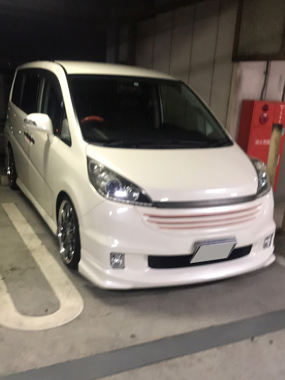 ステップワゴンのステップワゴン・レッドメモリー・SS@FG・COMRADEに関するカスタム事例の投稿画像5枚目