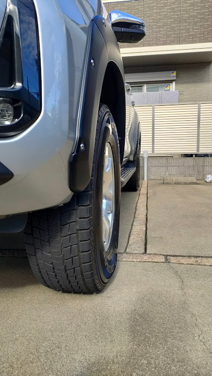 ハイラックスのホイールショット・FJクルーザー純正USホイール・ダンロップSJ8・スタッドレスタイヤへ交換に関するカスタム事例の投稿画像4枚目