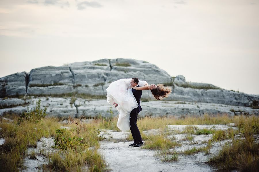 Fotógrafo de casamento Oleksandr Yakonyuk (sanni). Foto de 2 de agosto 2016