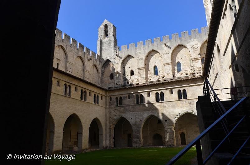 Avignon, palais des Papes - cloître