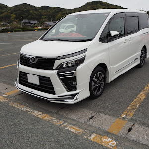ヴォクシー ZRR80W
