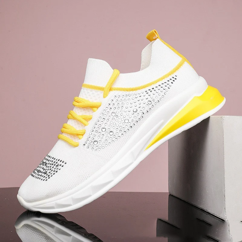 Dames schoenen in grote maten, explosieve stijl, hete diamanten en vliegend breiwerk. Comfort en mode voor vrouwen.