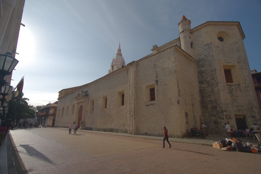 Колумбия : По дороге с облаками Колумбия : По дороге с облаками