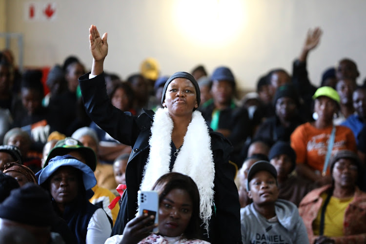 The community of Hammanskraal came out in numbers to hear what the ANC secretary Fikile Mbalula had to say to them following the outbreak of cholera that claimed over 20 lives in the last month.