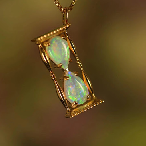 Title 4, Womens All-match Hourglass Pendant Necklace. A...