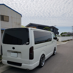 ハイエースバン TRH200V