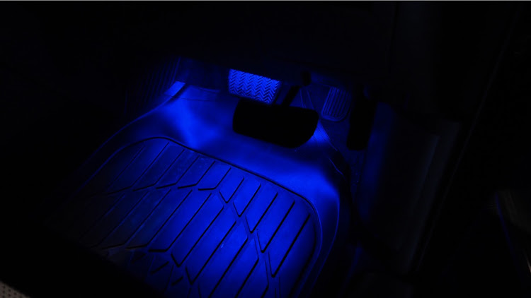 アルファードのDIY・フットランプ交換・ALPHARD・AGH30Wに関するカスタム事例の投稿画像1枚目