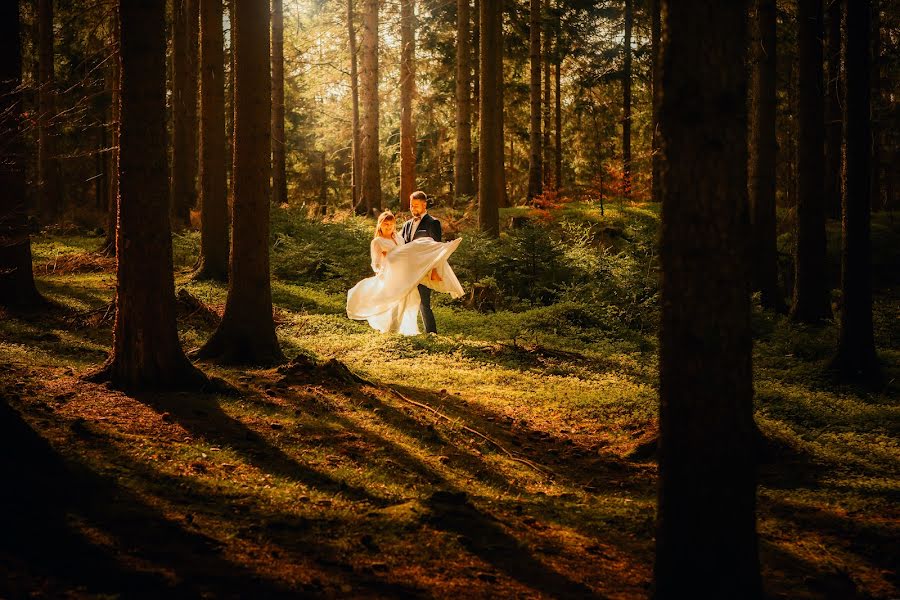 Fotografo di matrimoni Krzysia Kowerczuk (krfoto). Foto del 7 maggio