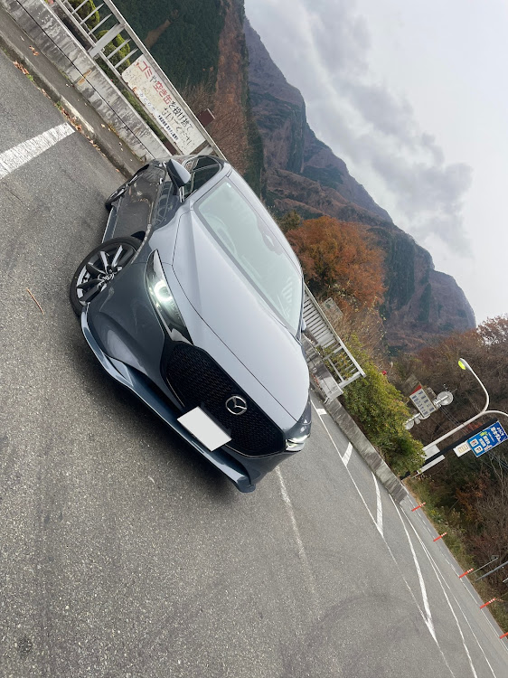 MAZDA3の仕様変更・ガレージベリー・フルエアロ・オートエグゼダウンサスに関するカスタム事例の投稿画像1枚目