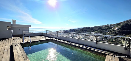 Appartement avec terrasse et piscine 2