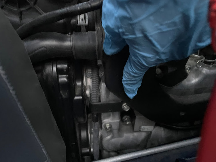 WRX STIの復活！・DIY・あぁボルトが旅に・半分記録用・プラグ交換に関するカスタム事例の投稿画像9枚目