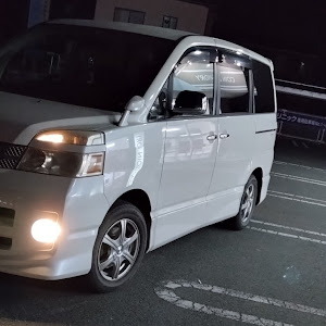 ヴォクシー AZR60G