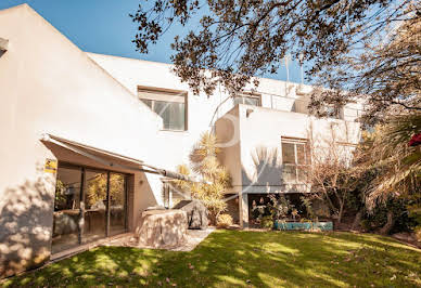 Maison avec piscine et terrasse 15