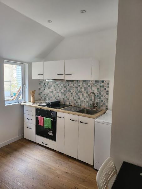 Location meublée appartement 1 pièce 21 m² à La Charité-sur-Loire (58400), 280 €