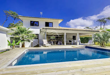 Maison avec piscine et terrasse 10