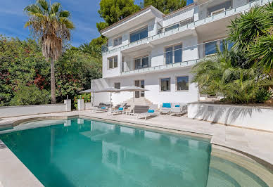 Villa with garden and terrace 3